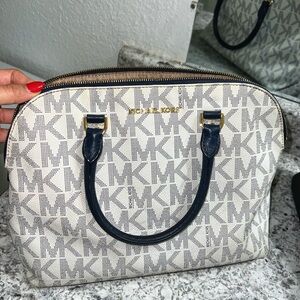 Micheal kors white bag